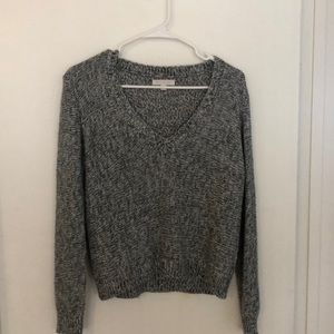 Cute cropped sweater (V-Neck style)